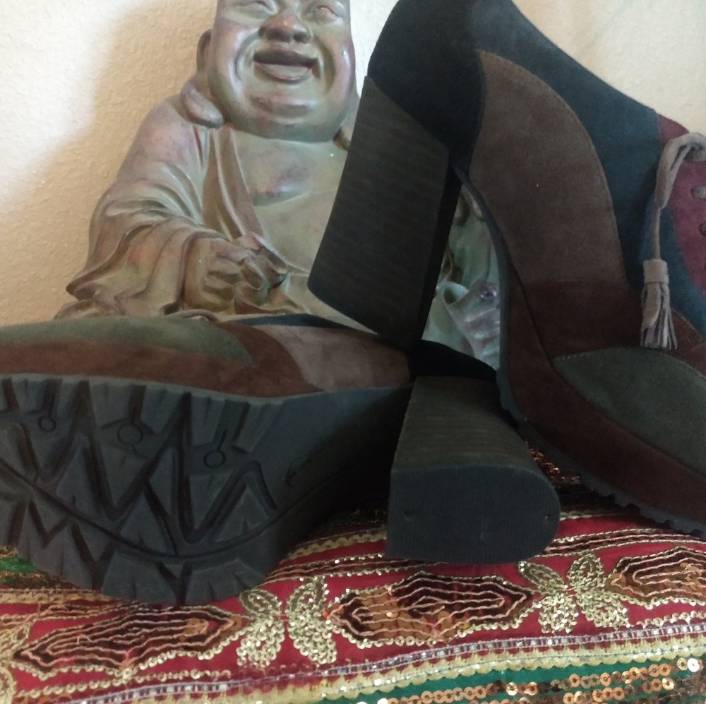 Earthie brand platform heels